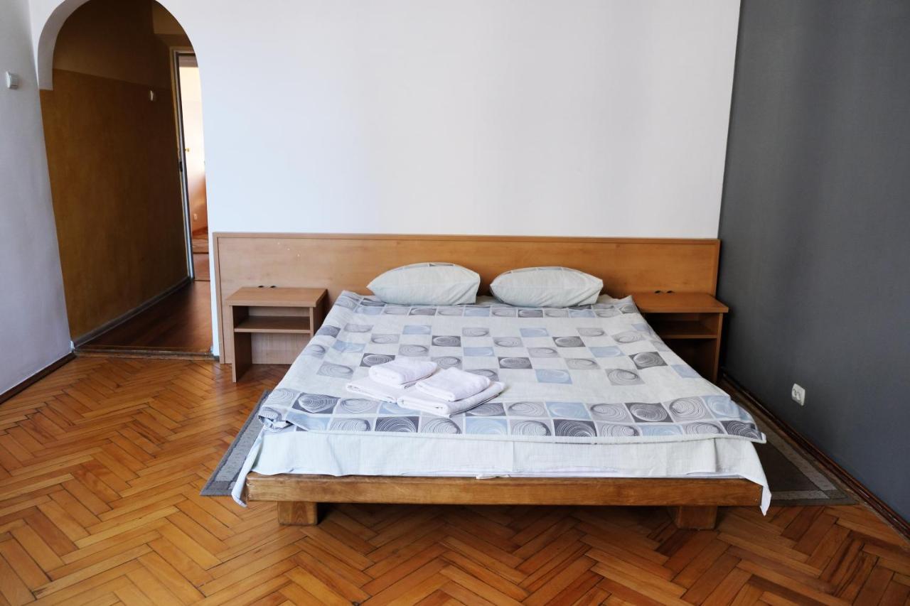 Apartment On Svobody Avenue Lviv Buitenkant foto