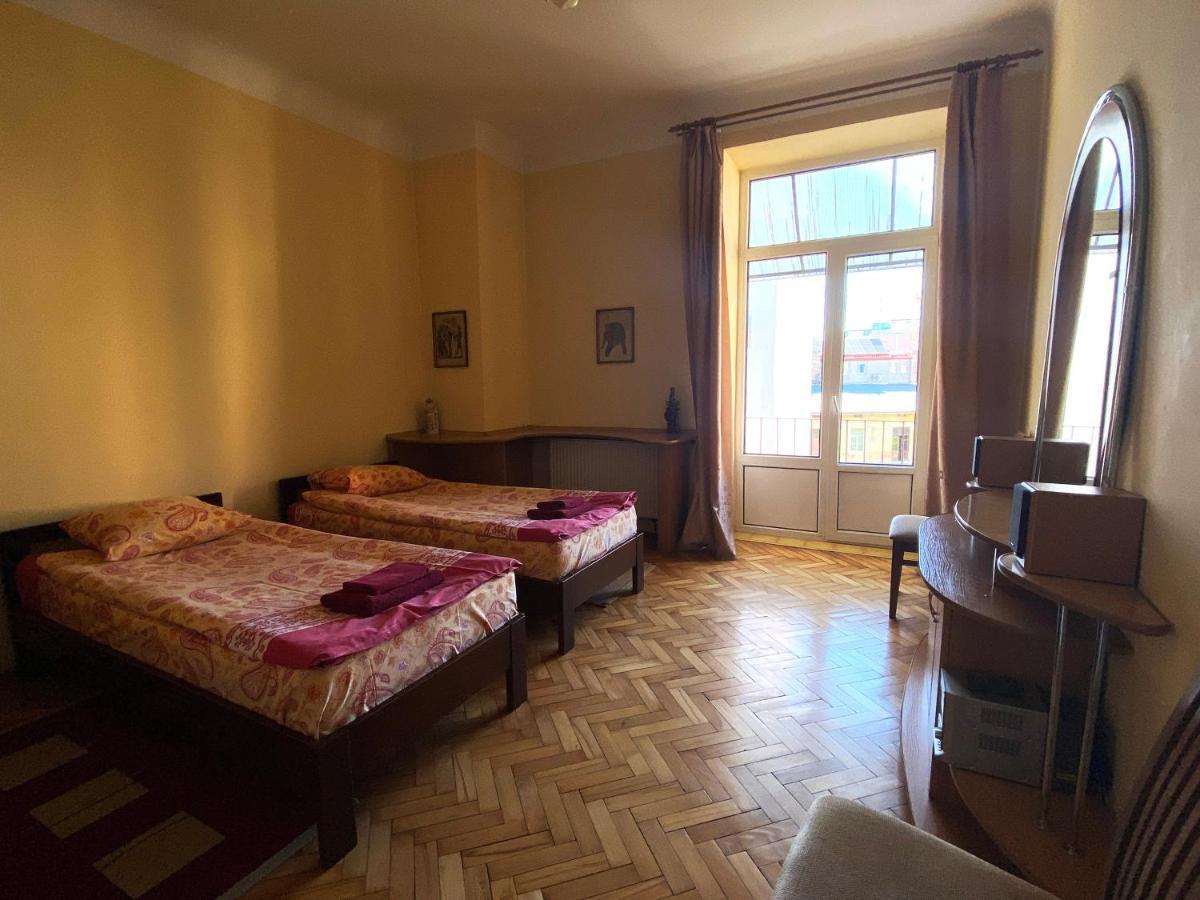 Apartment On Svobody Avenue Lviv Buitenkant foto