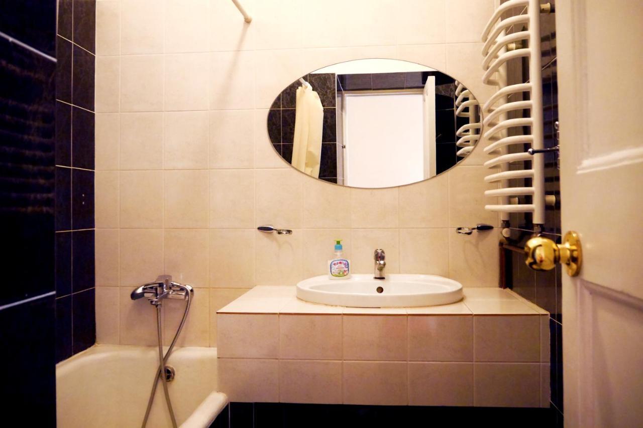 Apartment On Svobody Avenue Lviv Buitenkant foto